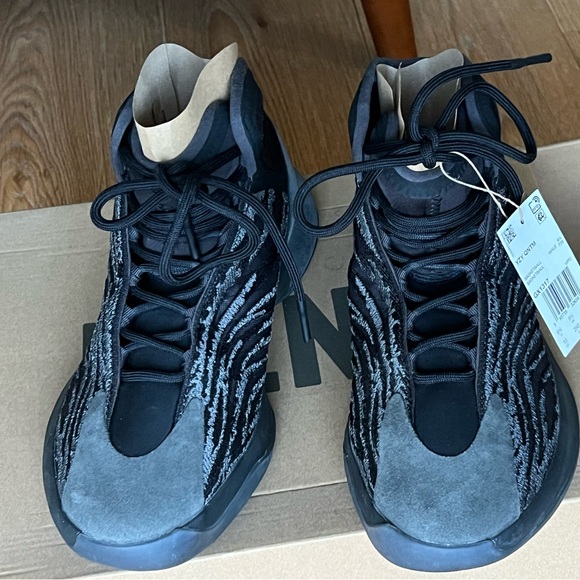 Adidas Yeezy Quantum Onyx - Picture 11 of 11